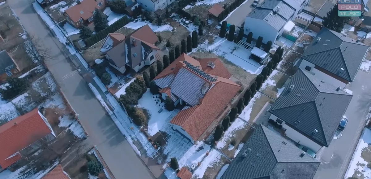 Co skrywa WIELKA posiadłość znanego muzyka disco polo? Robert Sasinowski Skaner pokazuje wnętrze swojego domu! 